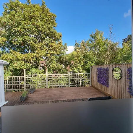 Modern Immaculate With Ac & Parking, Outside The Caz Daire Bristol