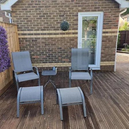 Daire Modern Immaculate With Ac & Parking, Outside The Caz *