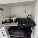 Modern Immaculate With Ac & Parking, Outside The Caz Apartment *