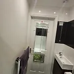 Apartment Modern Immaculate With Ac & Parking, Outside The Caz *