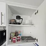Apartment Modern Immaculate With Ac & Parking, Outside The Caz Bristol