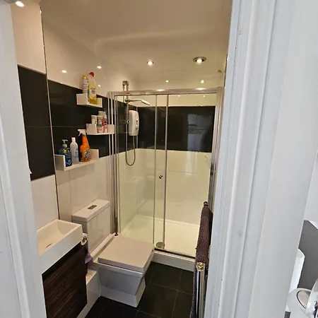 Apartamento Modern Immaculate With Ac & Parking, Outside The Caz Bristol