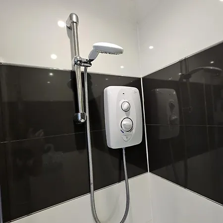 Modern Immaculate With Ac & Parking, Outside The Caz Bristol