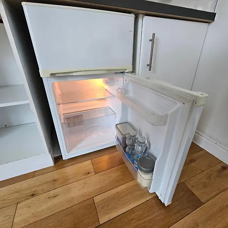 Apartamento Modern Immaculate With Ac & Parking, Outside The Caz *