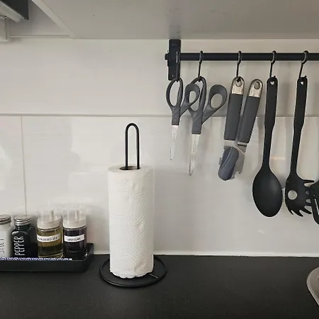 Apartamento Modern Immaculate With Ac & Parking, Outside The Caz *