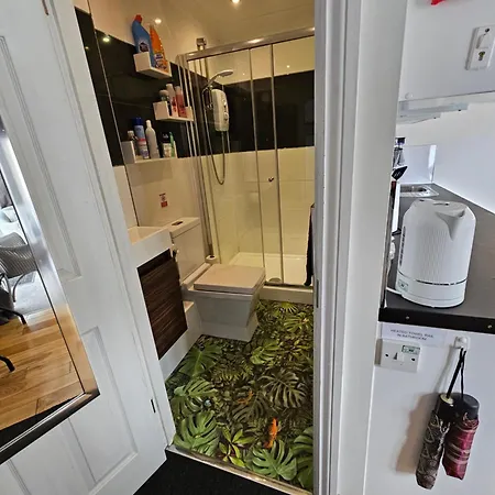 Modern Immaculate With Ac & Parking, Outside The Caz Apartamento Bristol