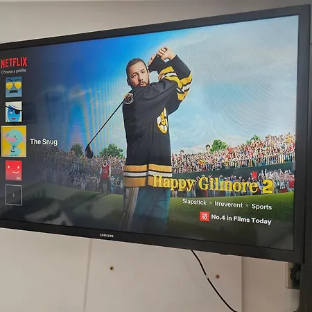 Modern Immaculate With Ac & Parking, Outside The Caz 아파트 브리스틀