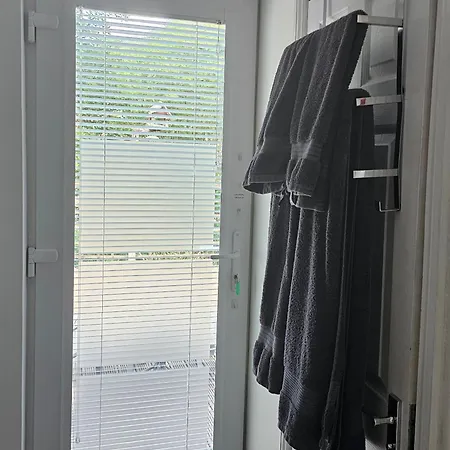 Modern Immaculate With Ac & Parking, Outside The Caz Bristol