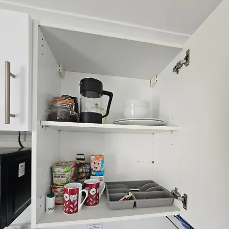 Appartement Modern Immaculate With Ac & Parking, Outside The Caz Bristol