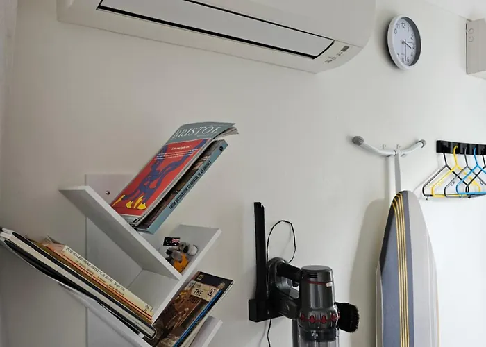 Modern Immaculate With Ac & Parking, Outside The Caz * Бристоль