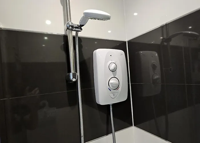 Modern Immaculate With Ac & Parking, Outside The Caz Bristol