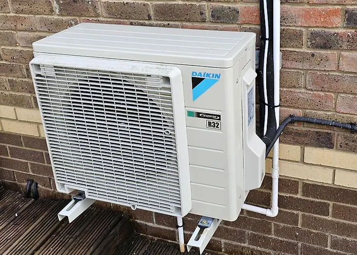 Modern Immaculate With Ac & Parking, Outside The Caz Бристоль