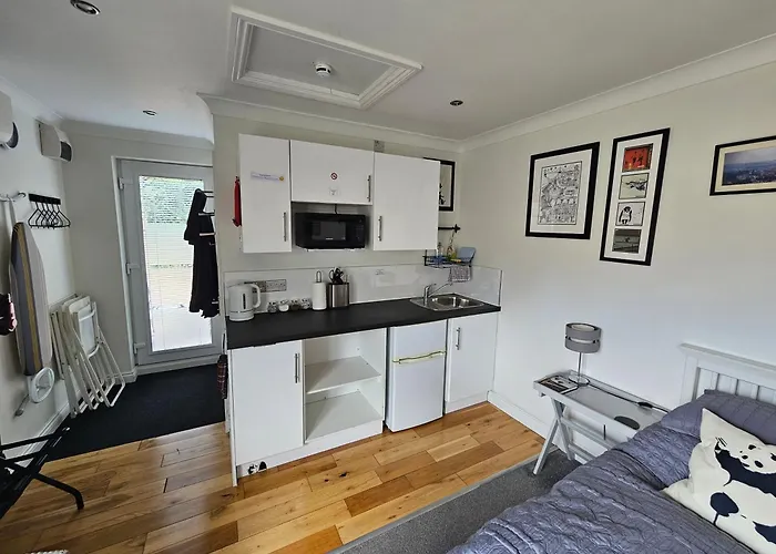 Appartement Modern Immaculate With Ac & Parking, Outside The Caz