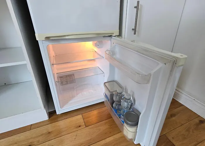 Apartment Modern Immaculate With Ac & Parking, Outside The Caz *