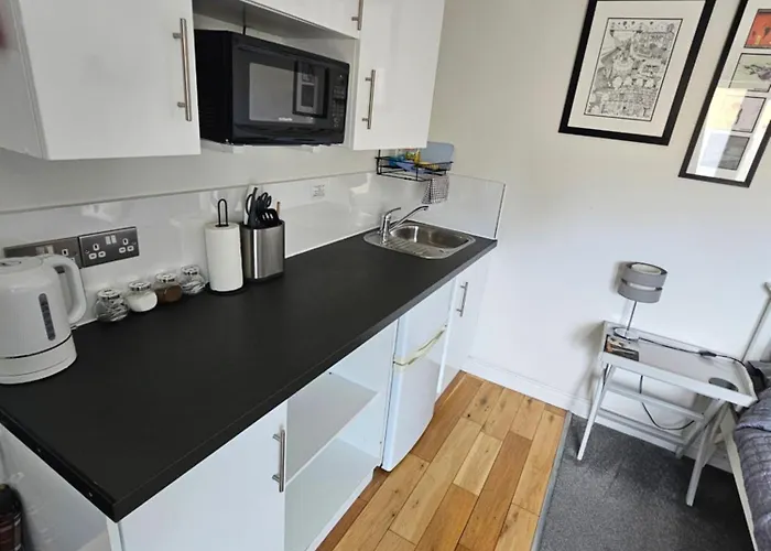 Modern Immaculate With Ac & Parking, Outside The Caz Apartment Bristol