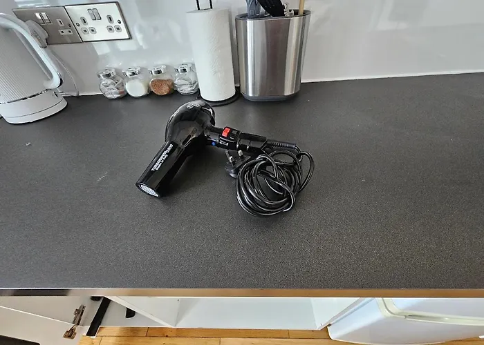 Appartement Modern Immaculate With Ac & Parking, Outside The Caz Bristol