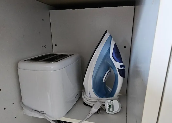 Modern Immaculate With Ac & Parking, Outside The Caz Appartement *