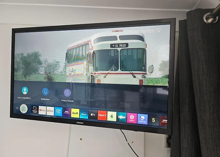 Apartment Modern Immaculate With Ac & Parking, Outside The Caz Bristol