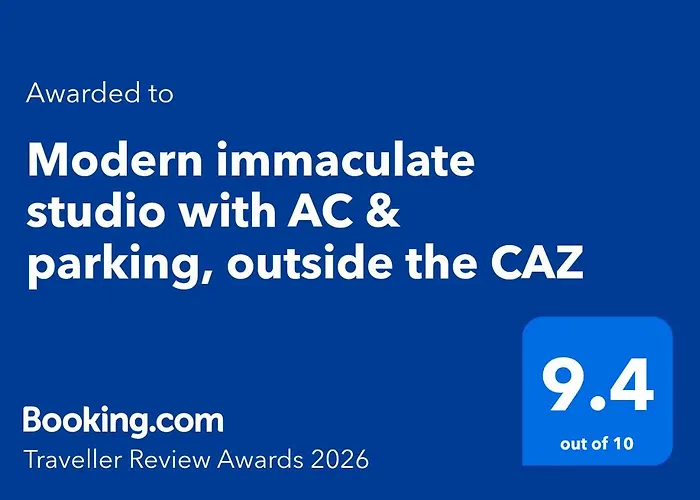 Modern Immaculate With Ac & Parking, Outside The Caz