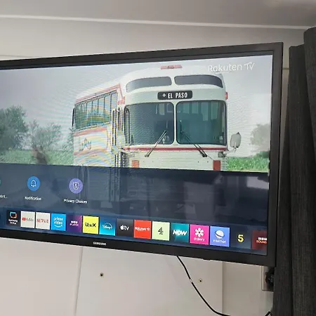 公寓 Modern Immaculate With Ac & Parking, Outside The Caz 布里斯托