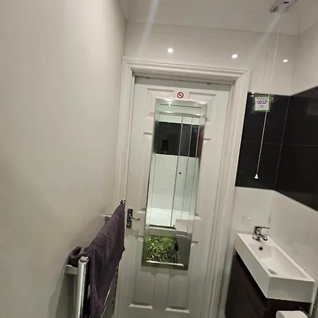 דירה Modern Immaculate With Ac & Parking, Outside The Caz *