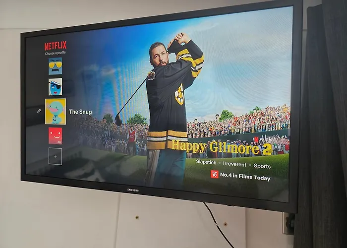 Modern Immaculate With Ac & Parking, Outside The Caz Apartament Bristol